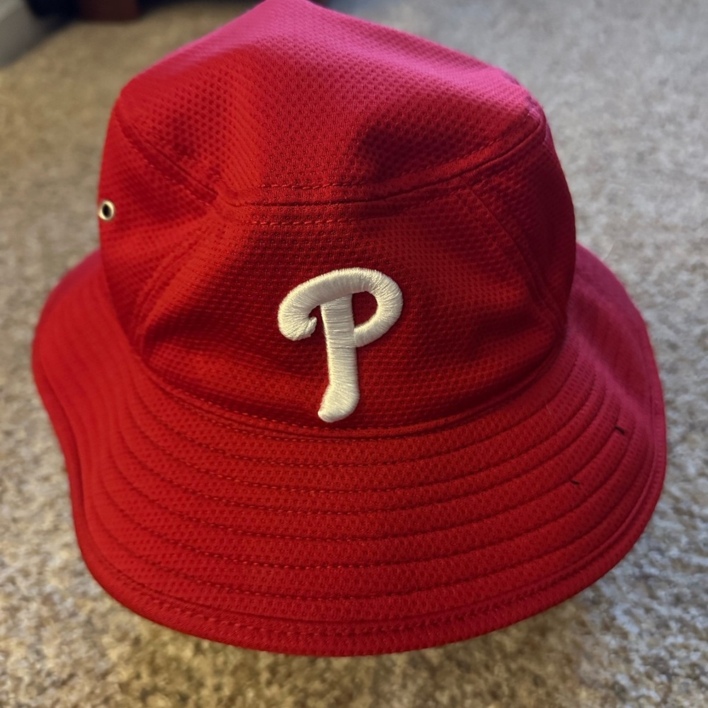 MLB Phillies New Era bucket hat- red